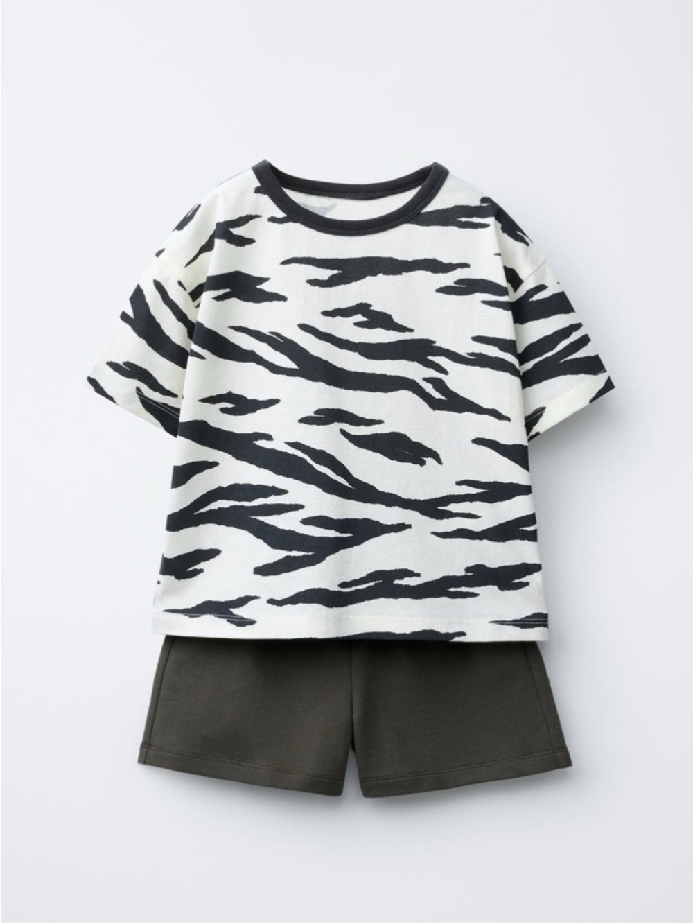ZARA ZEBRA T-SHIRT AND BERMUDA JOGGING SET
